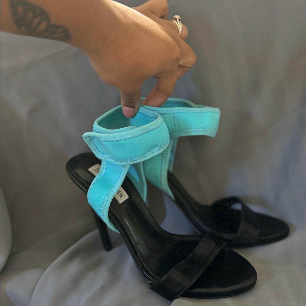 Steve Madden Black and Turquoise Heels